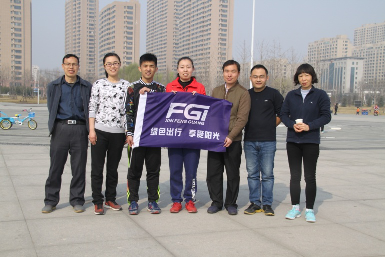 华体会组织“绿色出行 享受阳光”户外拓展活动